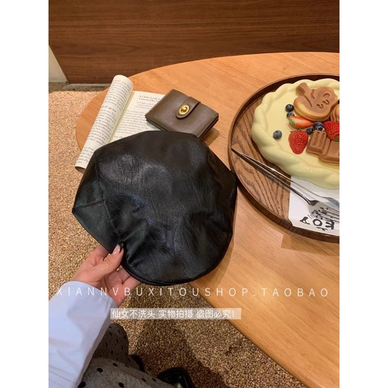 Hat Women's PU Leather Forward Hat Autumn and Winter British Retro American Newspaper Bee Hat Street Versatile Painter Duck Tongue Beret Hat