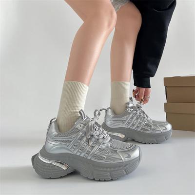 Ретро серебристые туфли для папы на маленькой платформе, женская обувь 2025 года, новая весна и осень, легкая, увеличивающая рост, универсальная спортивная обувь