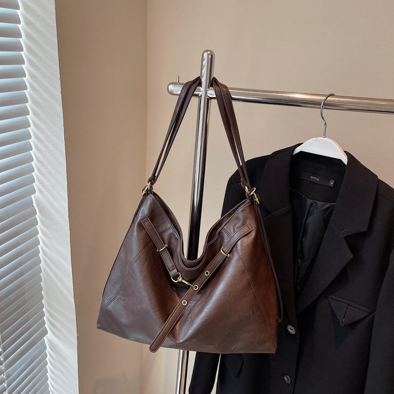 Женская сумка-тоут большой вместимости 2025 новая осенне-зимняя ретро повседневная на плечо сумка для поездок многофункциональный рюкзак