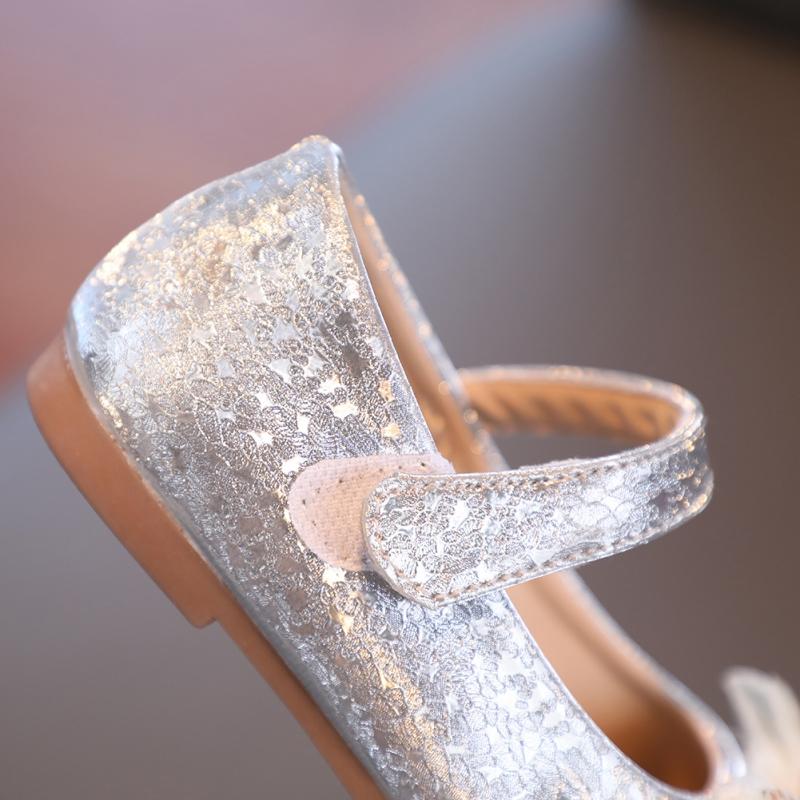 Детская обувь. Милая и милая обувь с бантом принцессы.