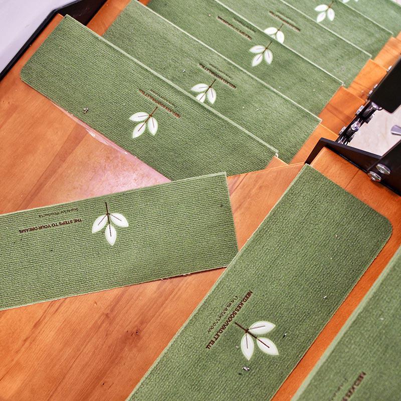 Нескользящие светящиеся коврики для лестниц, пригодные для машинной стирки – самоклеящиеся деревянные коврики для ног без клея