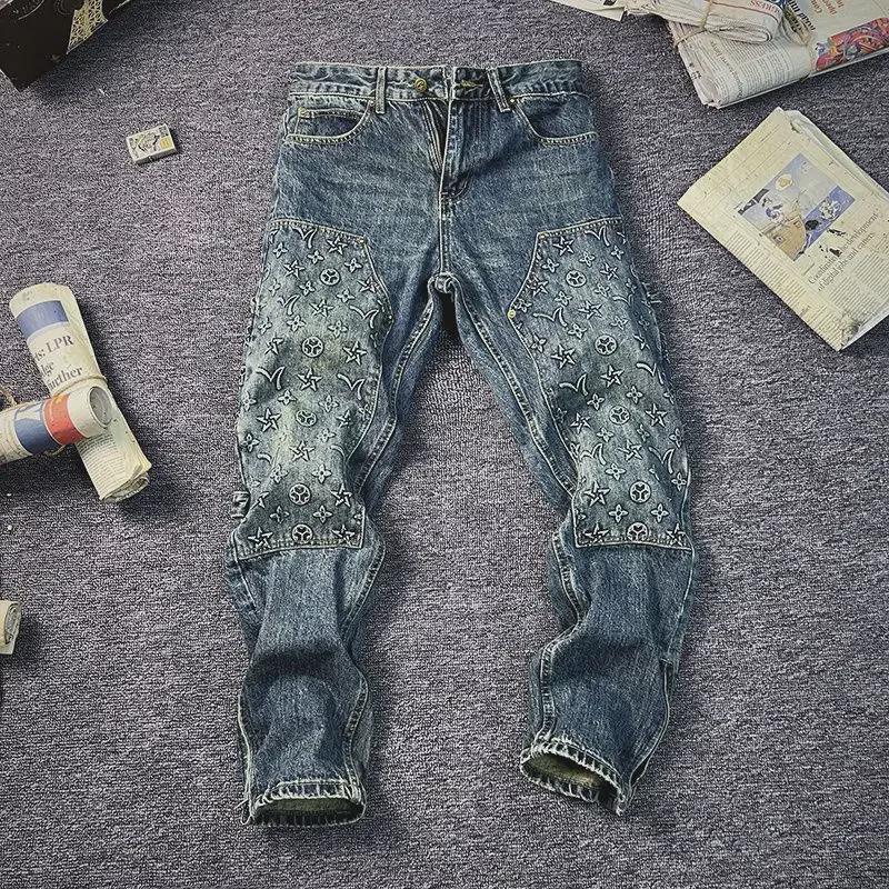 Мужские джинсы прямого кроя с тиснением и потертостями в стиле «американское ретро», коллекция осень 2024 г., свободный крой с резинкой и уникальной строчкой «обезьянка».