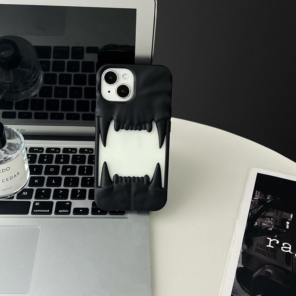 Полый отвод тепла Плиссированный Гальванизированный Зубы тигра Подходит для чехла для мобильного телефона iPhone 16 Apple 15 Матовый 14 Защитный чехол