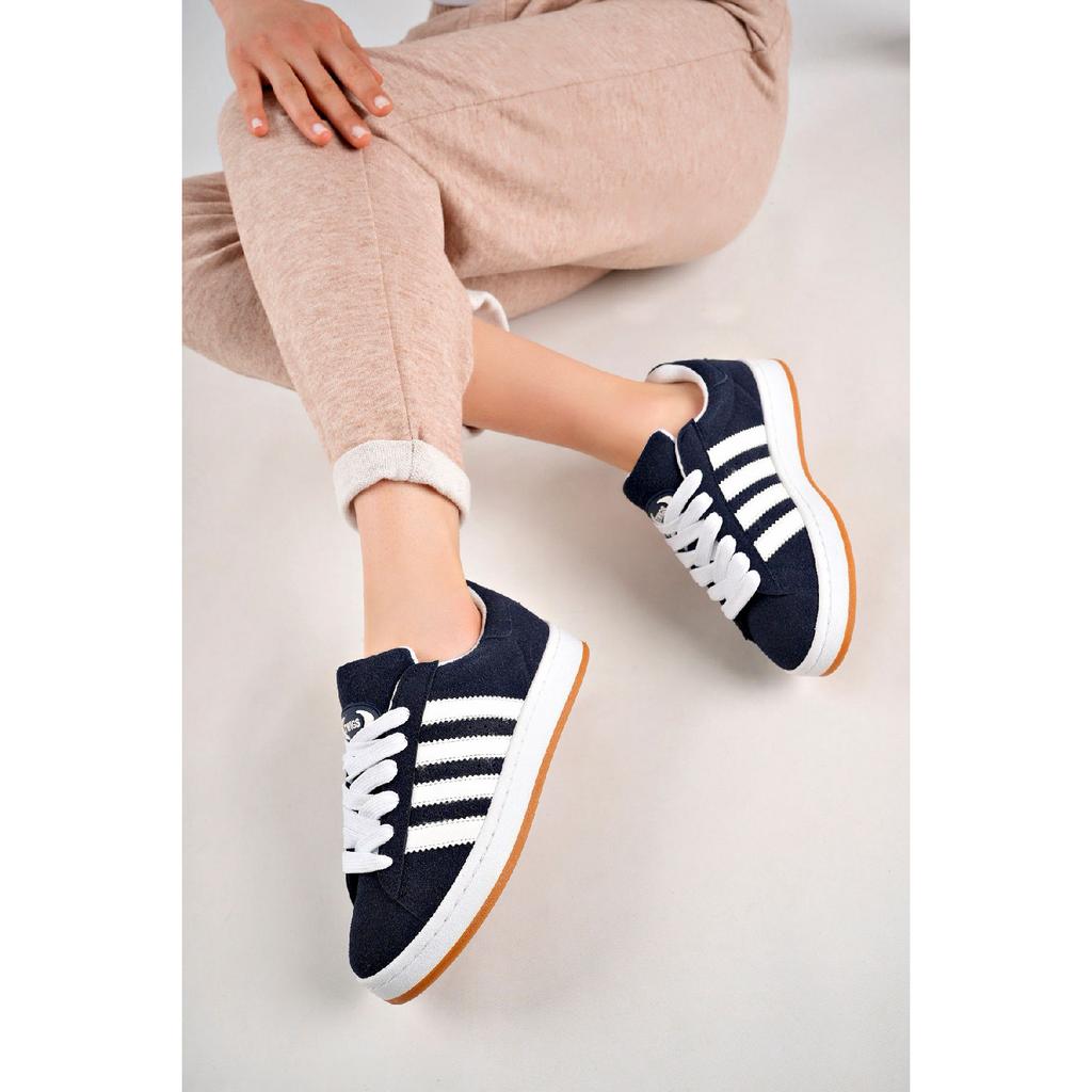 Спортивные кроссовки черные белые