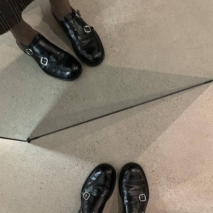 Овчина~ Настоящая кожа на двух пуговицах Британские маленькие кожаные туфли для женщин ленивых людей, на одном педале, лоферы на платформе, одинарные туфли с гравировкой Брок