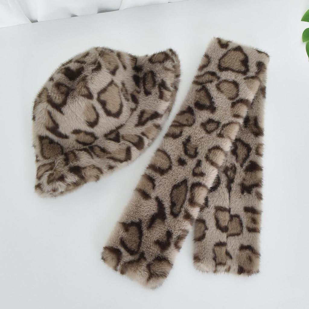 A European and American Style Fisherman Hat Set Imitating Mink Environmentally Friendly Fur Scarf for Women In Winter Leopard Print Color