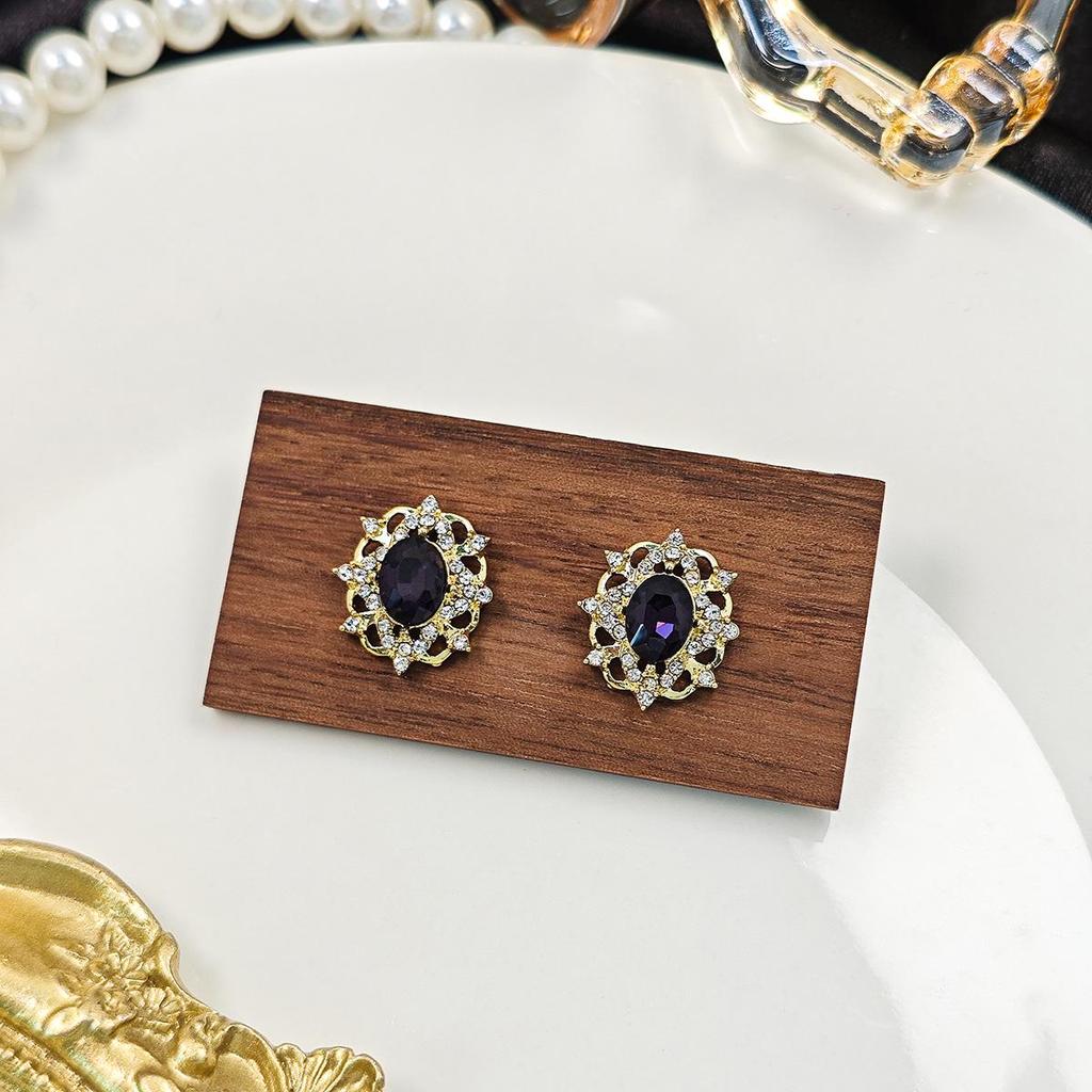 Silver Needle French Retro Geometric Oval Stud Earrings: Minimalist, Versatile, High-End Diamond-Studded Earrings for Women