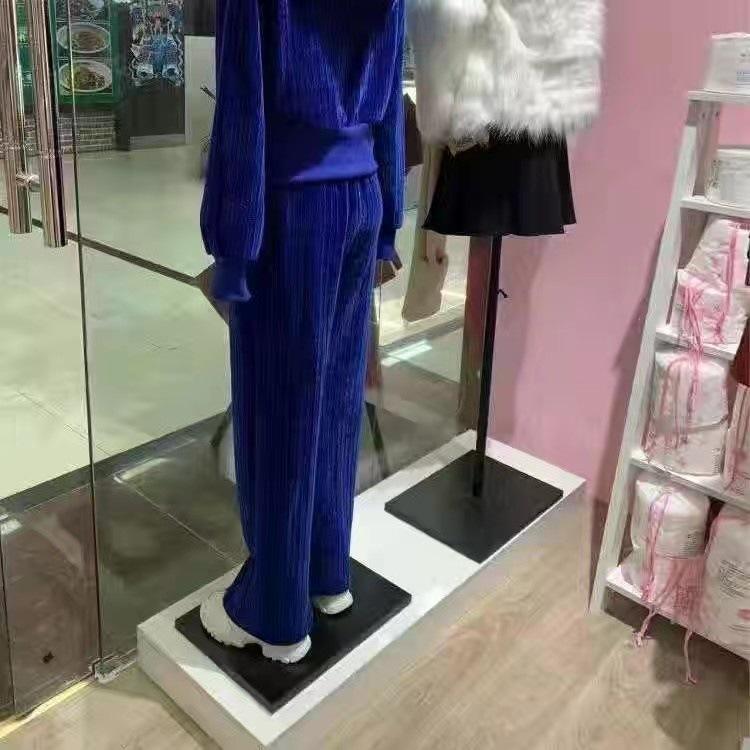 Rectangular Wooden Mannequin Display Stand with Foot Pedal for Clothing and Shoe Stores