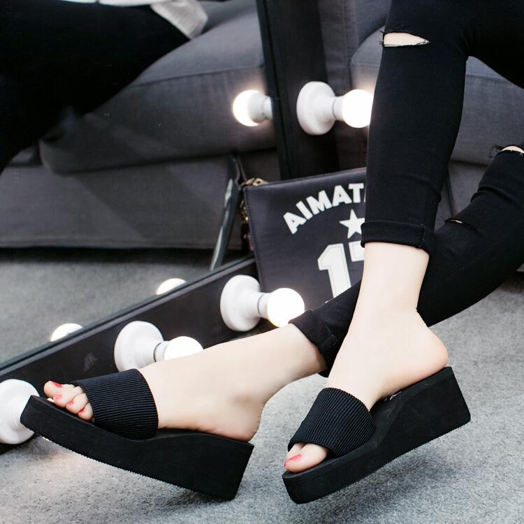 Женские босоножки на танкетке с эластичной резинкой 2017 года - Летние тапочки на платформе
