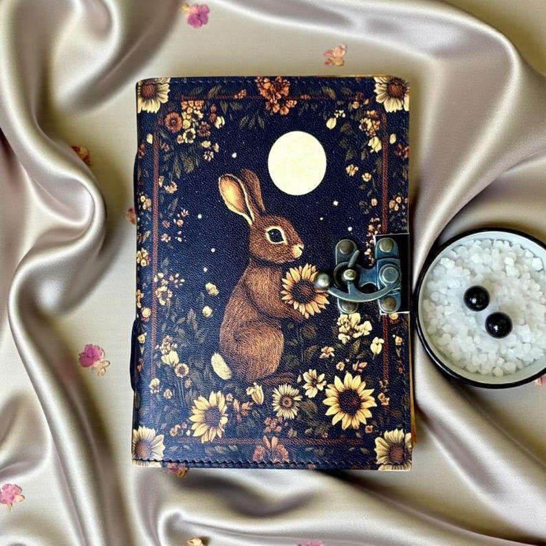 Кожаный гримуар-дневник «Зайчик»: Блокнот ручной работы с неровными краями