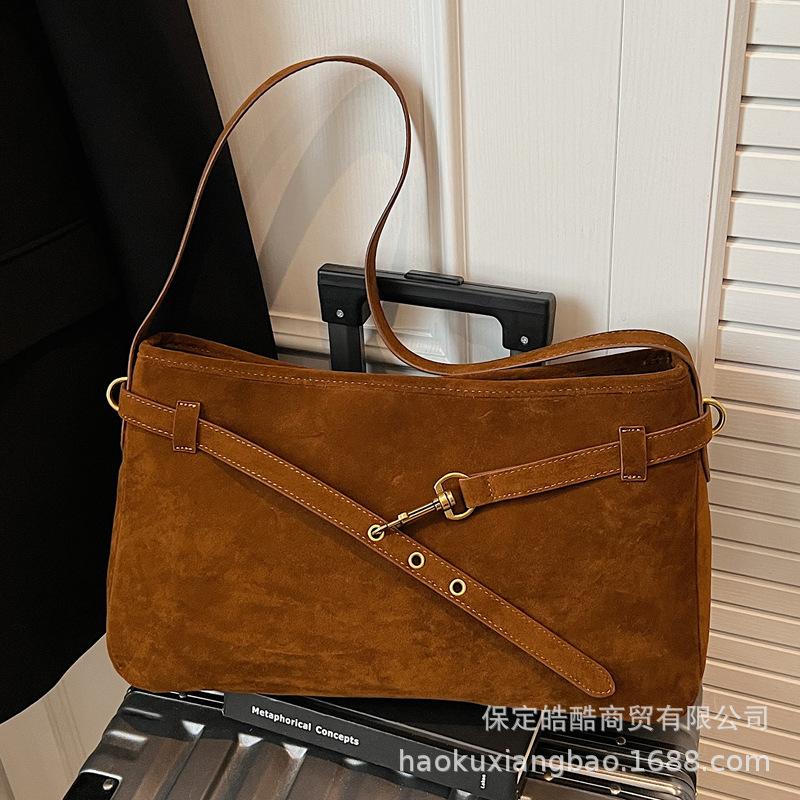 Матовая ретро сумка женская большой вместимости 2025 новая осенне-зимняя универсальная на плечо подмышку повседневная рабочая сумка для поездок