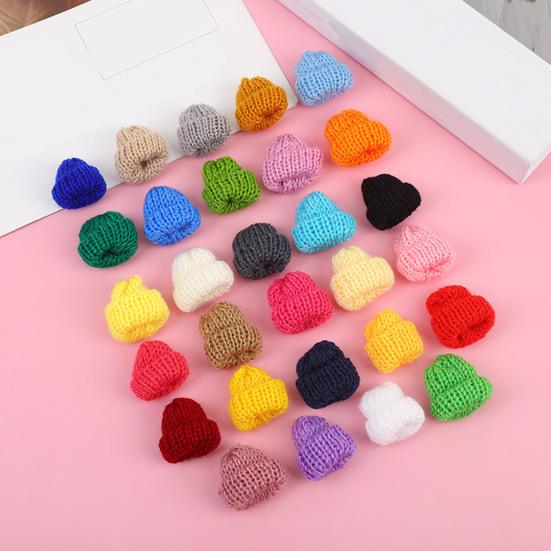 50 шт. Мини вязаные рождественские шапочки Разноцветные DIY Вязаные крючком маленькие шапочки с помпоном Поделки Украшения для елки Аксессуары для кукол И праздничный декор