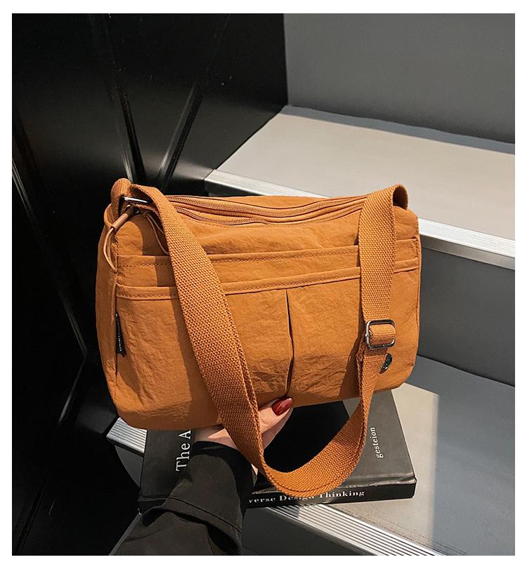 Женская спортивная минималистичная сумка кроссбоди 2025: Легкая, Вместительная, Универсальная наплечная сумка для поездок на работу или повседневного использования