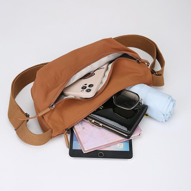 Women's Bag New Lightweight Nylon Shoulder Bag Casual Joker Simple Messenger Bag Fashion Shopping Chest Bag.
