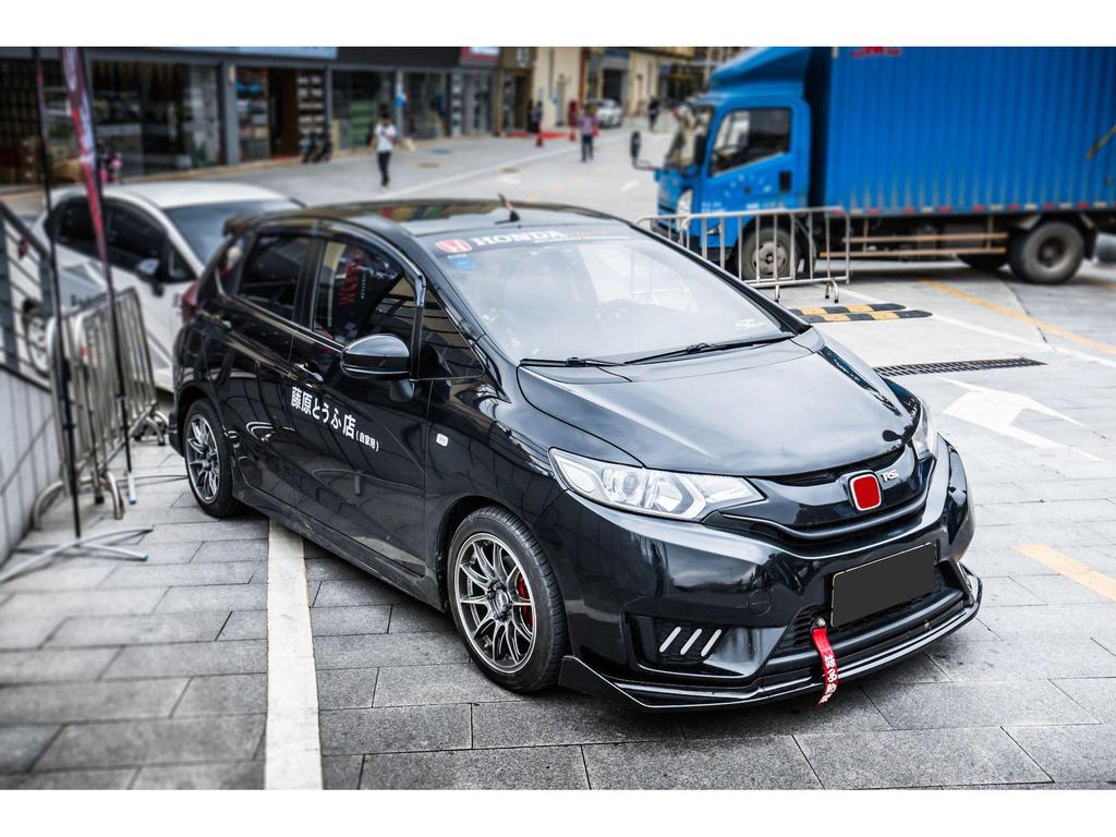 Комплект переднего сплиттера и заднего спойлера RS для 2014-2017 годов: Включает задний бампер и диффузор