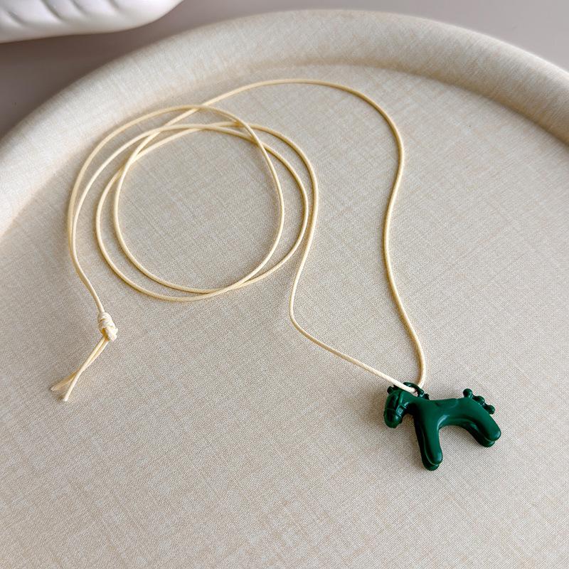 Минимализм Эмаль Подтечная Глазурь Красочный Кулон Лошадь Длинное Ожерелье Регулируемая Цепочка для Свитера Простой Ювелирный Аксессуар Подарки