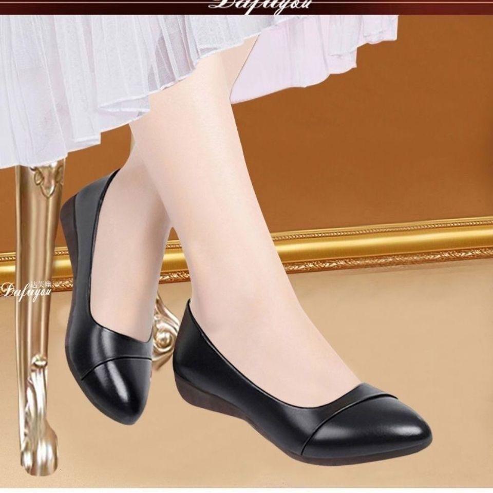 Новые универсальные кожаные туфли-одинарки с круглым носком, подошвой из говяжьей кожи, нескользящие и удобные, на плоской подошве, для среднего и пожилого возраста, кожаные туфли с мягкой подошвой