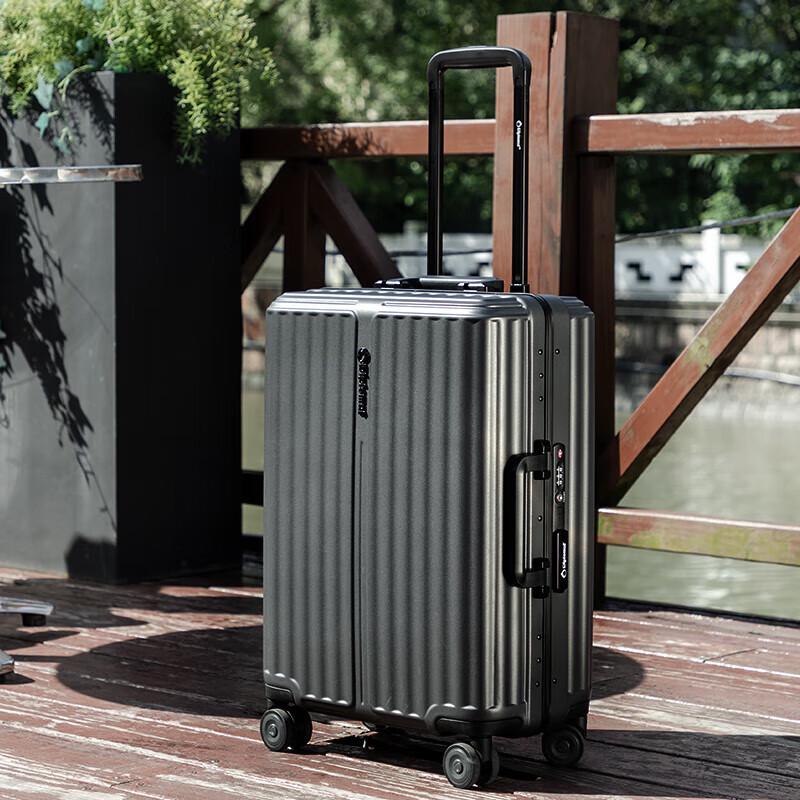 Чемодан Diplomat DS-13100 PC с жестким корпусом