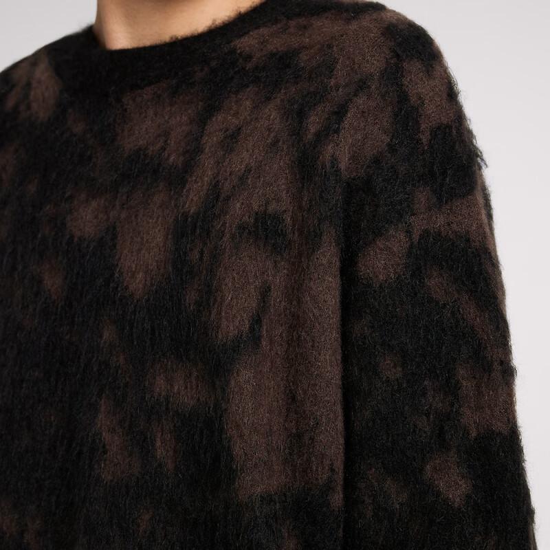 Мужской пуловер свободного кроя с круглым вырезом и принтом