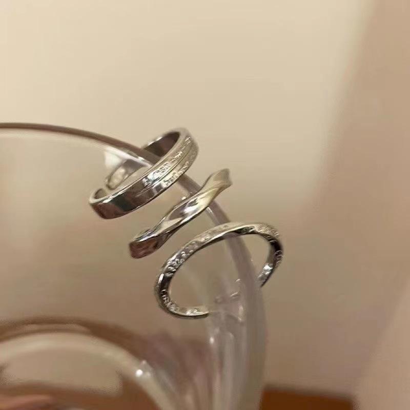 Трехкомпонентное кольцо в холодном стиле: Минималистичный открытый дизайн для женщин