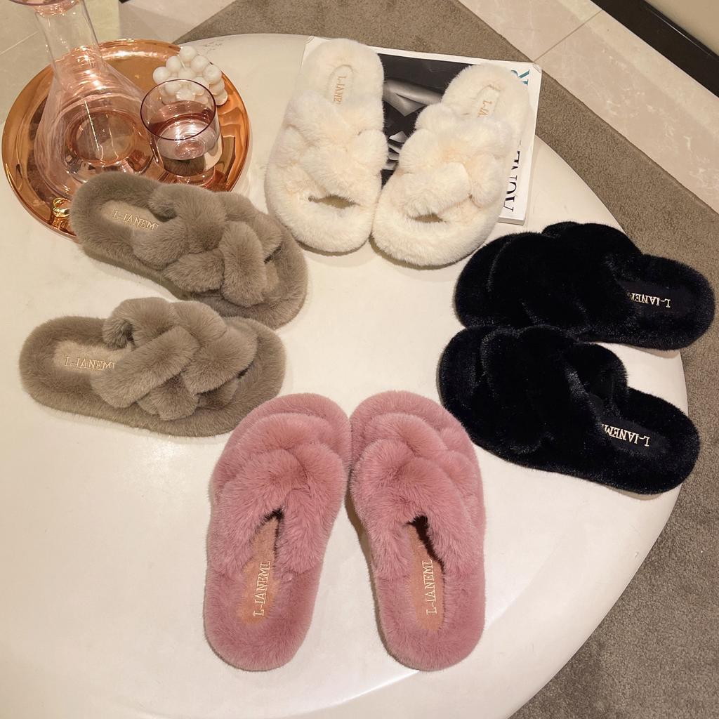 Пушистые тапочки на толстой подошве женские зимние 2025 новые супер популярные фейские модные перекрещенные теплые тапочки