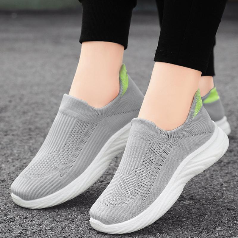 2024 Lightweight Men Casual Shoes Breathable Slip On Male Sneakers Anti-slip Men's Flats Outdoor Walking Shoes Zapatos De Hombre