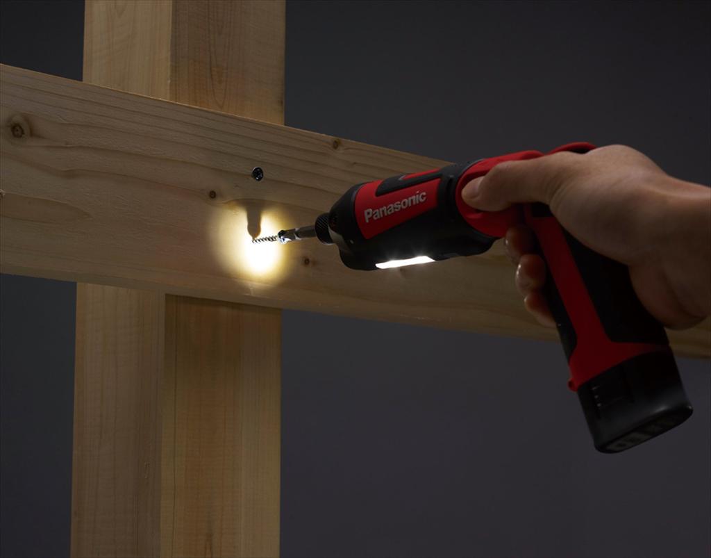 Аккумуляторный ударный шуруповерт Panasonic Charging Stick x Крутящий момент Широкий луч Светодиодная подсветка Черный 7,2 В (1.5Ач 2/зарядное устройство/чехол в комплекте) 25Н·м EZ7521LA2S-B