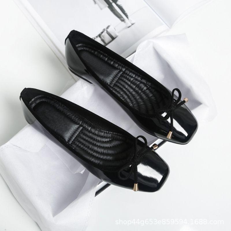 Мода 2024 года, женская новая весна и осень, универсальные туфли на плоской подошве с квадратным носком и неглубоким носком, легкая красная женская повседневная обувь