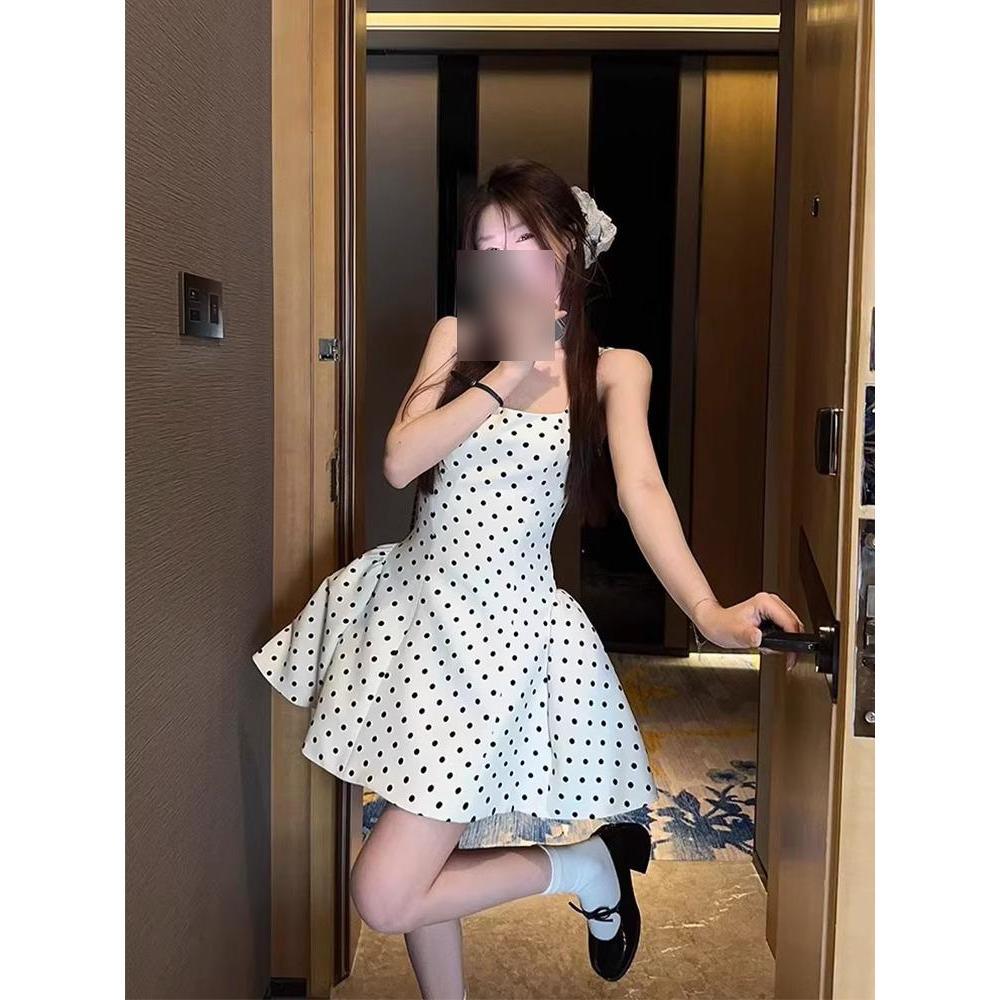 Премиальное милое и пикантное летнее платье-сарафан в горошек с открытой спиной, женское, взрывной стиль Spice girl, на бретелях, с завышенной талией, пышная короткая юбка, тренд