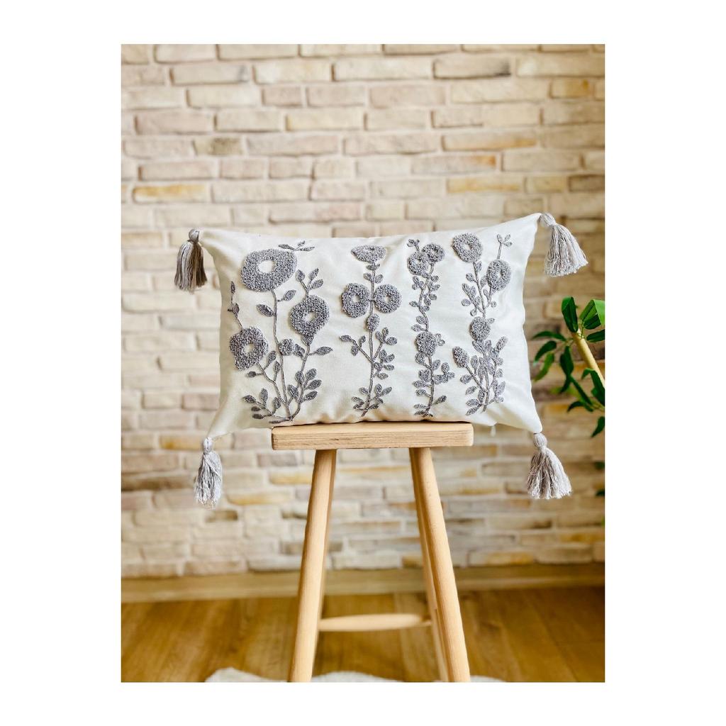 Punch Embroidered Single Decorative Daisy Design Throw Pillow Cover (punch)