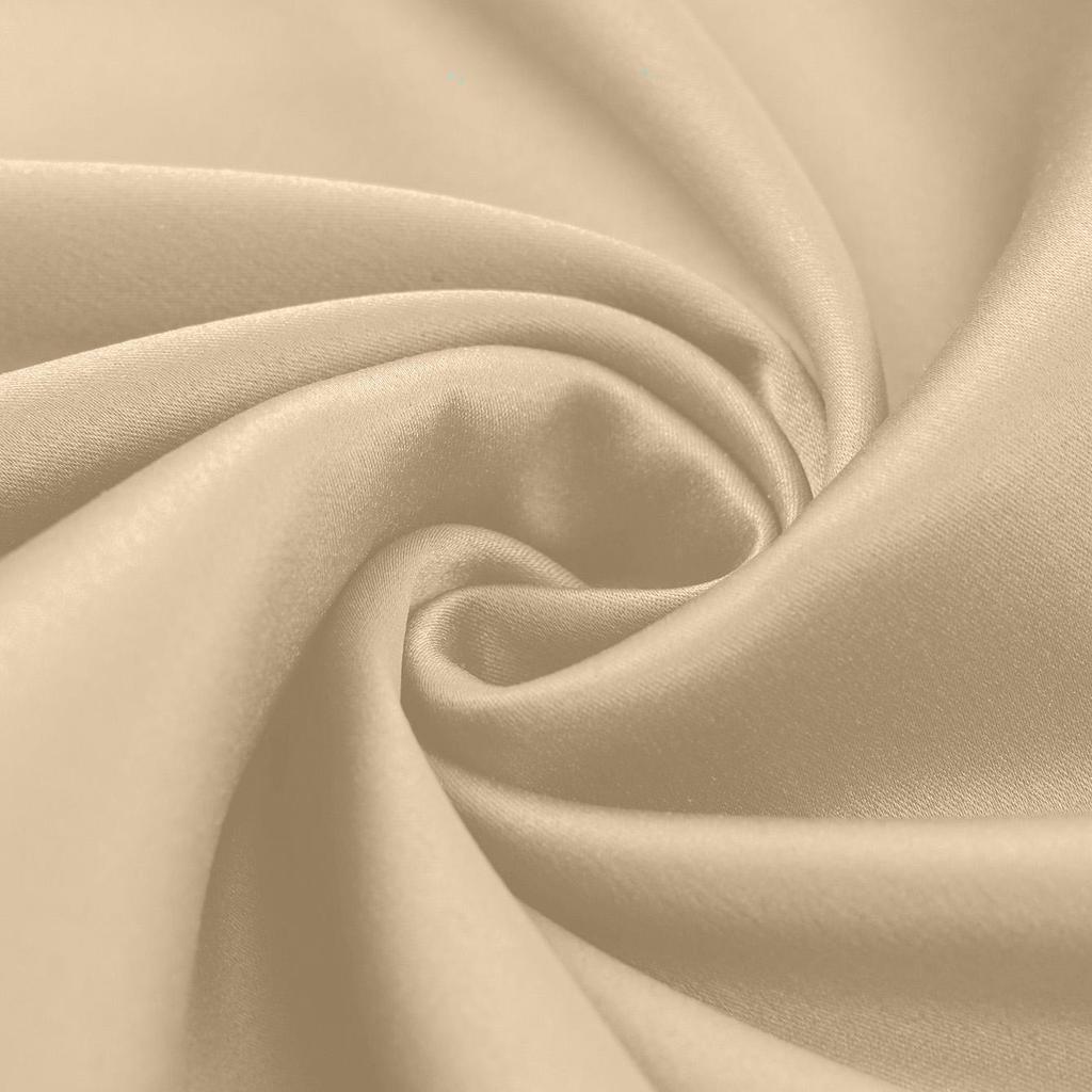 Летнее однотонное платье с косыми плечами, свисающим воротом, открытой талией и разрезом в складку