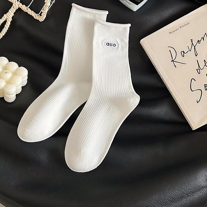 Женские осенние новые однотонные носки-гольфы без косточек с вышивкой букв