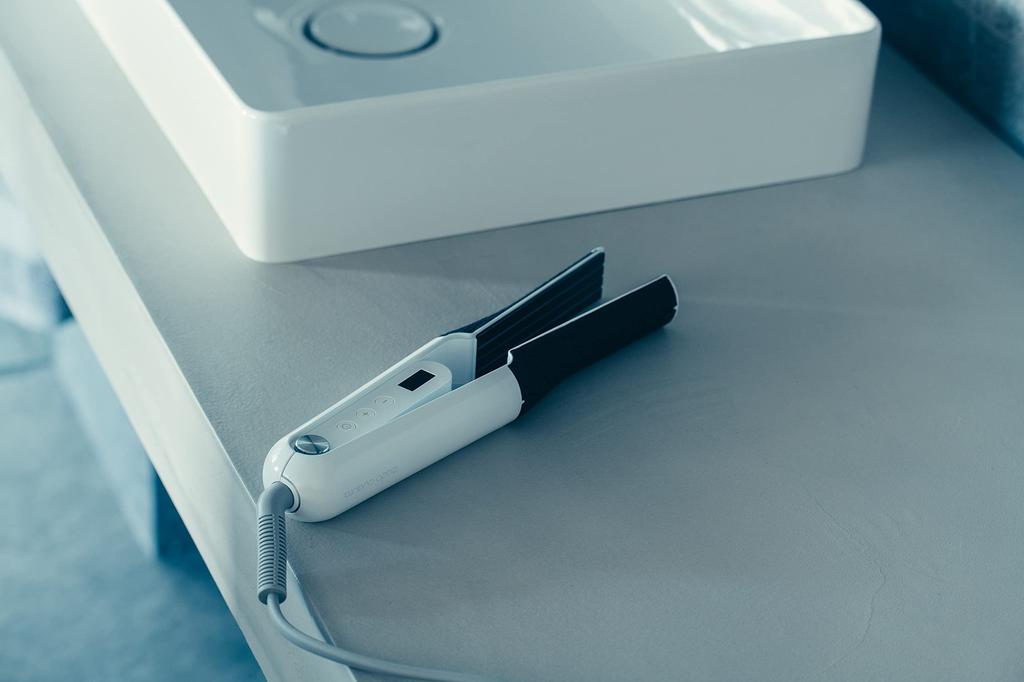 Straight Hair Iron 24cm Compact Simple [Cado] BI-G1 (White)