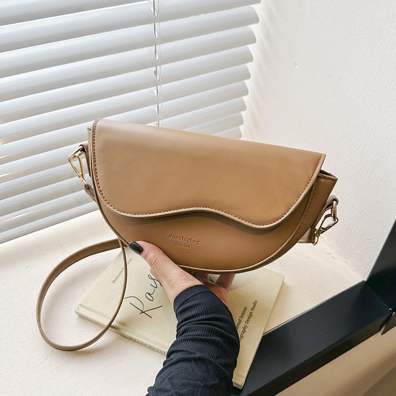 Small Bag Women's 2024 Winter New Trendy Fashion Casual Simple Small Square Bag Internet Celebrity Wide Shoulder Strap Single Shoulder Messenger Bag