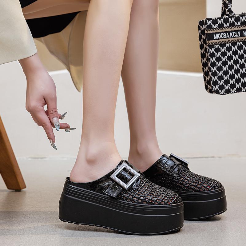 Плетёная модель Баотоу без задника с полуподдержкой, новые женские шлёпанцы на толстой подошве однотонной расцветки с пряжкой, лето 2025, простые и модные