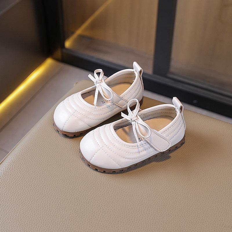 Кожаная обувь для девочек 2025 весна и осень новая детская обувь туфли принцессы для маленькой девочки туфли Doudou на мягкой подошве детская одинарная обувь тренд