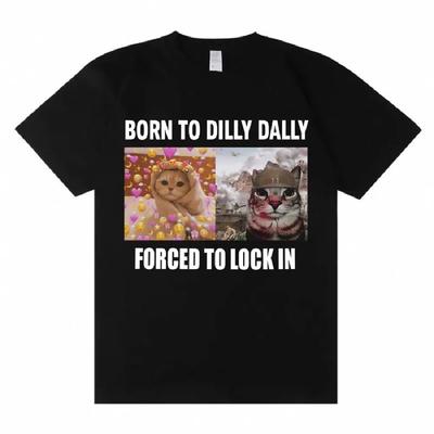 Футболка с надписью "Born To Dilly Dally Forced To Lock" (Рожден, чтобы делать все, каждый день, вынужден запираться в постель), забавный мем с котом, креативный графический рисунок, популярная футболка, свободный крой, хлопковая повседневная футболка.