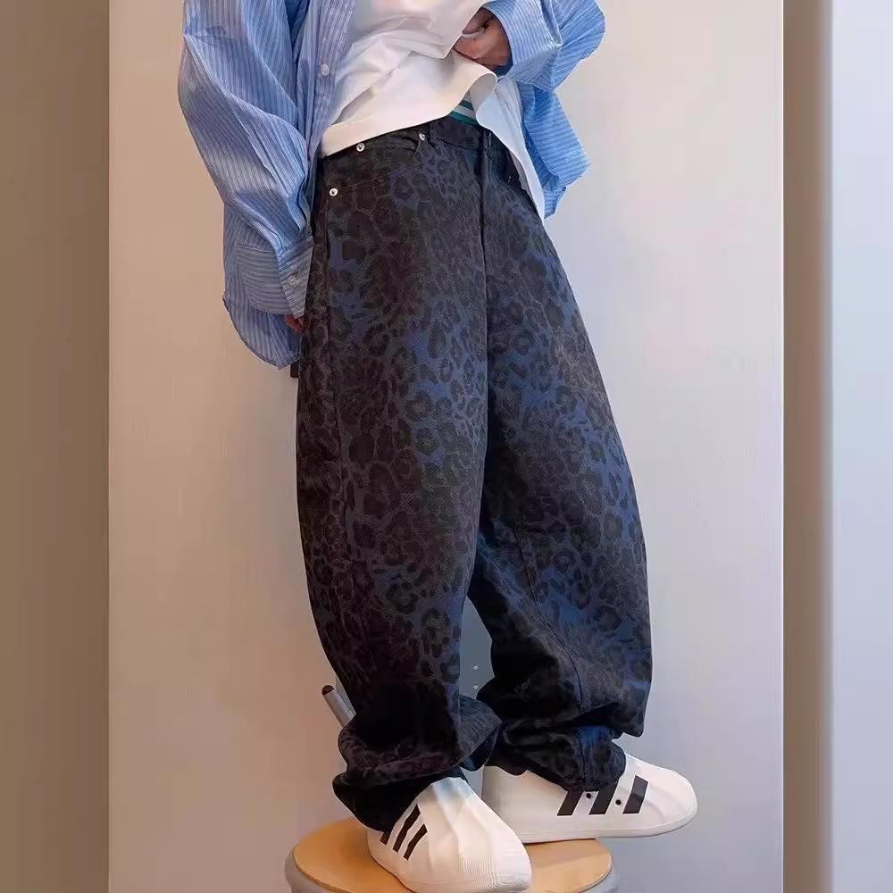 Американская уличная мода: Мужские джинсы свободного кроя с кожаной вышивкой - Зимний тренд, стиль широкие брюки.