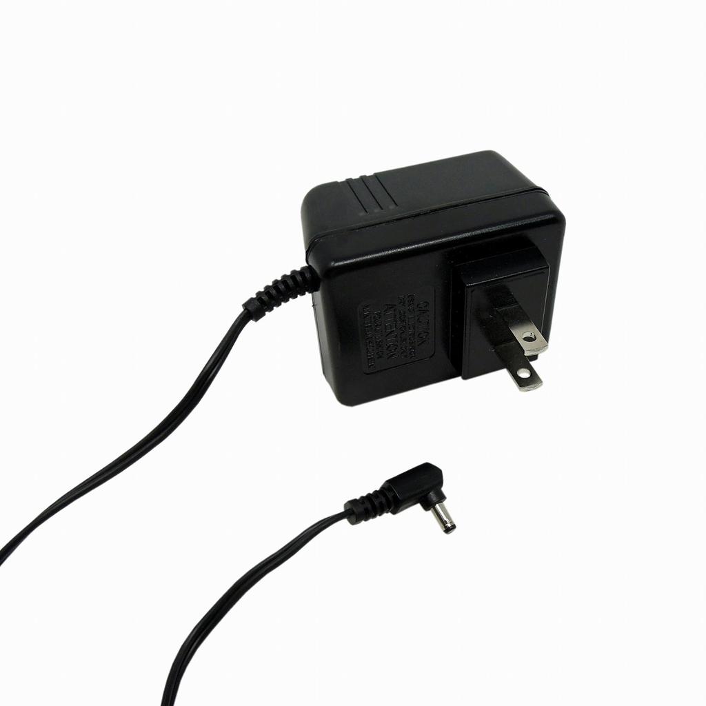 Монофонический кассетный радиоприемник с функцией записи WINTECH. Черный тюнер. Совместимость с сухими батареями. Адаптер переменного тока в комплекте. Совместимость с широкополосным FM-диапазоном.