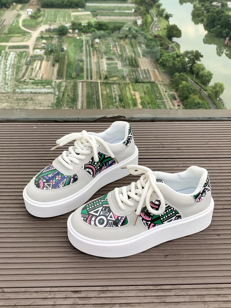 New Plus-size Low-rise Lace-up Oil Painting Style Sneakers Skateboard Women's Shoes Women's Loafers Sneakers Plus Size