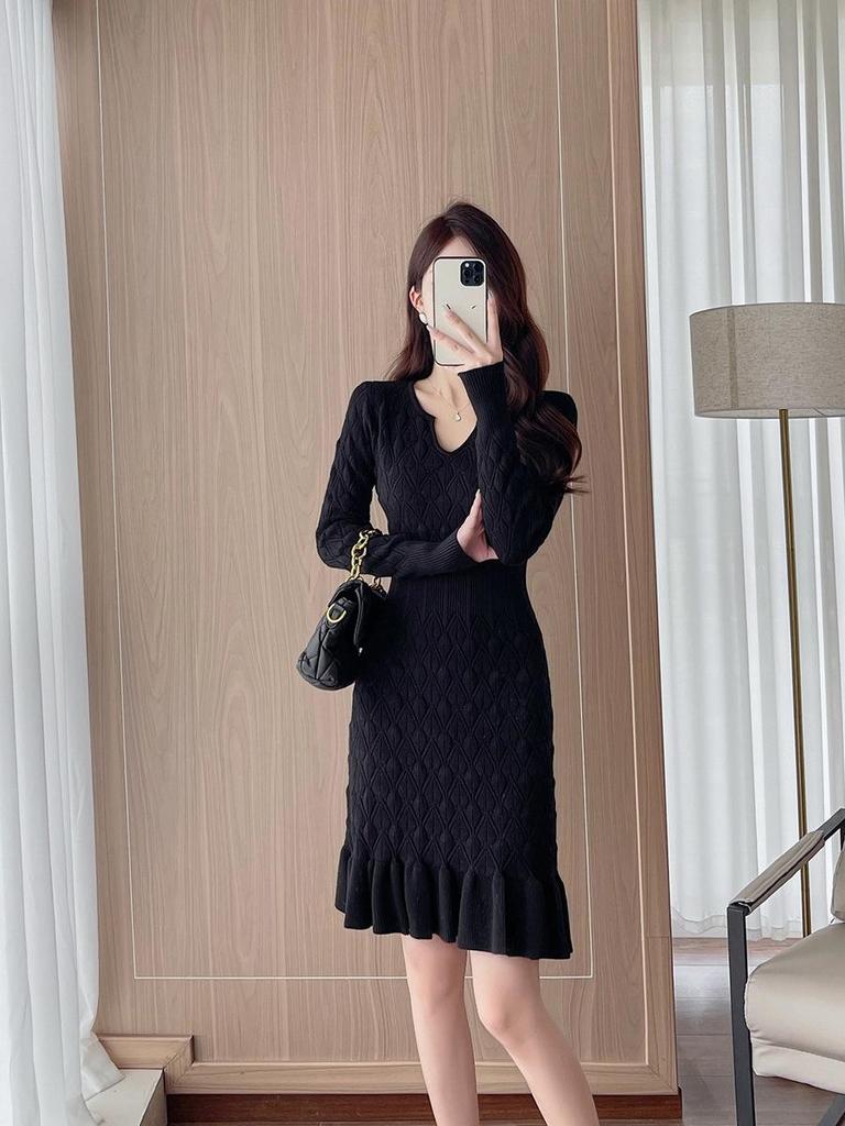 High-End V-Neck French Knitted Midi Fishtail Dress for Autumn/Winter