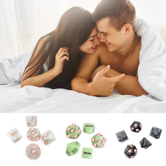 Игровой набор из 5 игральных костей Naughty Dice, светящиеся в темноте акриловые игральные кости Sexy Love для вечеринки в паре с золотыми узорами