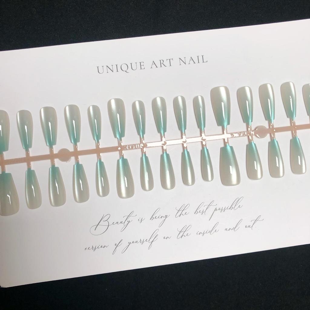 Градиентный лазурный кошачий глаз средней длины, носимые ногти-лесенки - стильные наклейки для нейл-арта