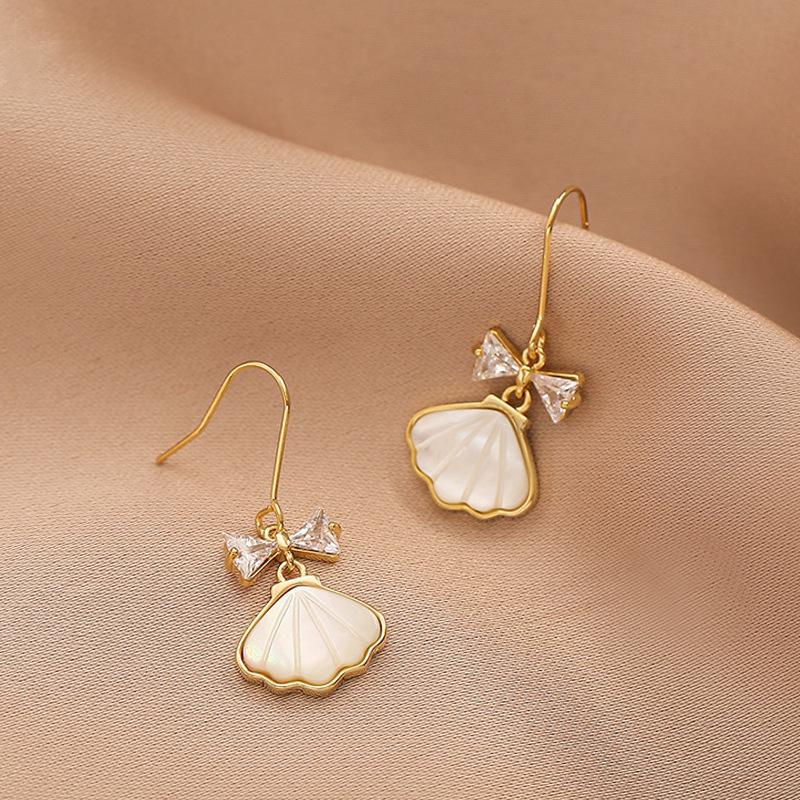 Versatile Bow Girl Earrings with Elegant Geometric Shapes, Personalized and Trendy Earrings for Women