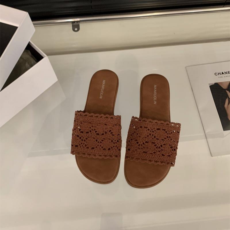 Retro Vacation Wind Beach Shoes One Word Cool Slippers Women's Shoes Wear 2025 New Summer Flat Roman Sandals