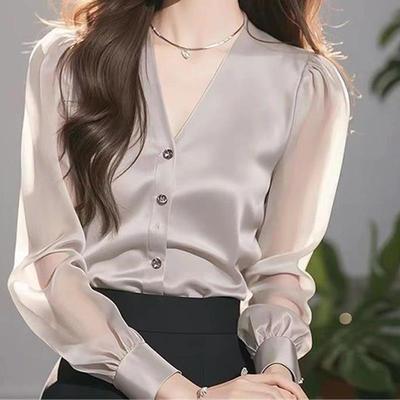 Серая атласная рубашка с длинными рукавами для женщин на осень с V-образным вырезом Элегантный темперамент Модный и стильный, подходит в качестве топа на раннюю осень