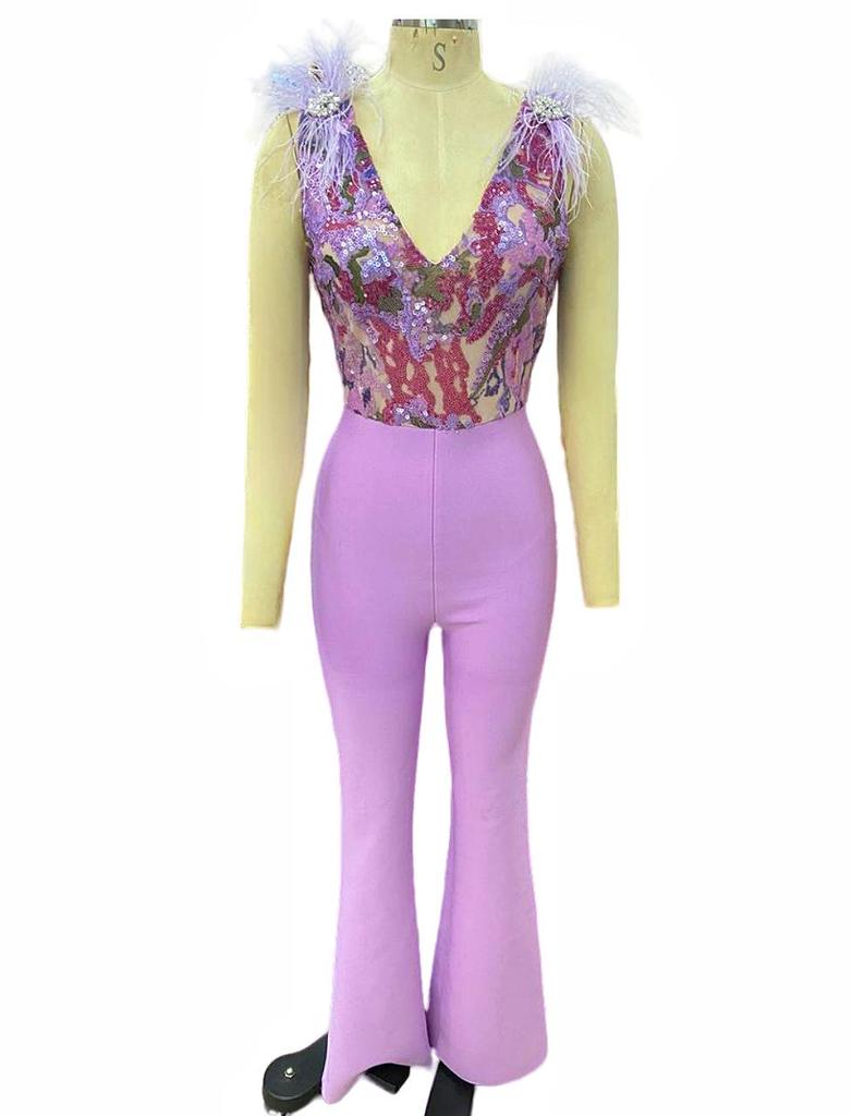 Фиолетовый комбинезон с пайетками и перьями, V-образным вырезом и безрукавкой