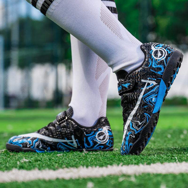 New Soccer Shoes Boys Girls Indoor Training Professional Football Boots TF Soccer Cleats Football Shoes Competition Kids Sneaker