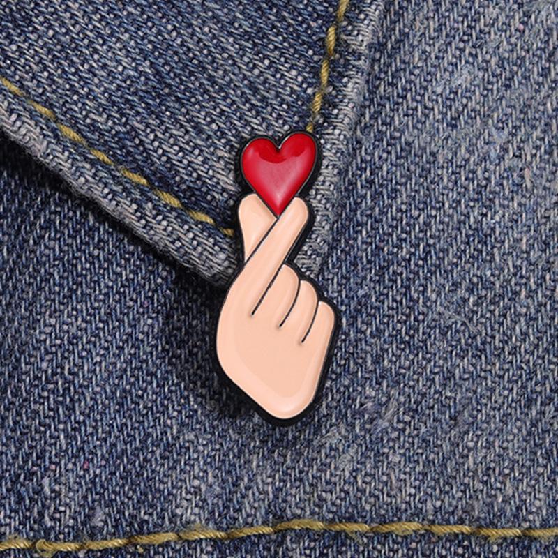 Creative Cute Cartoon Finger Heart Alloy Brooch, Men'S And Women'S Couple Bag Clip Accessories