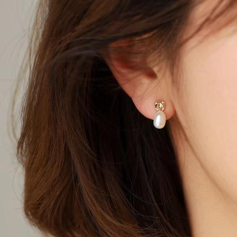 Versatile Bow Girl Earrings with Elegant Geometric Shapes, Personalized and Trendy Earrings for Women
